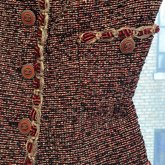 Spring Chanel Suit size 2 - Picture 6 of 11